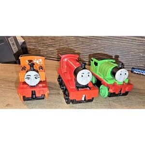 Fisher Price 2015 Thomas and Friends Engine Lot Nia James Percy Mini Trains